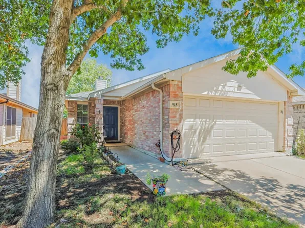 915 Savage Dr, Denton, TX 76207