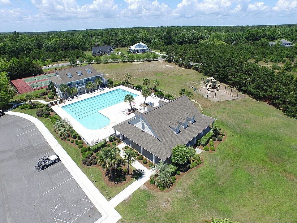 2nd image of 112 W Colonnade Drive