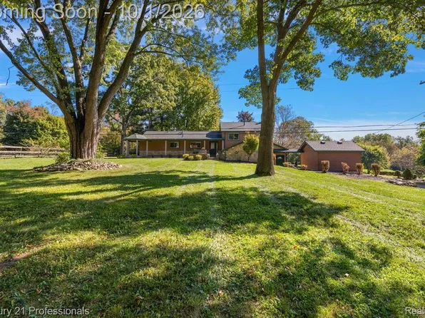 8380 Pine Knob Rd, Clarkston, MI 48348