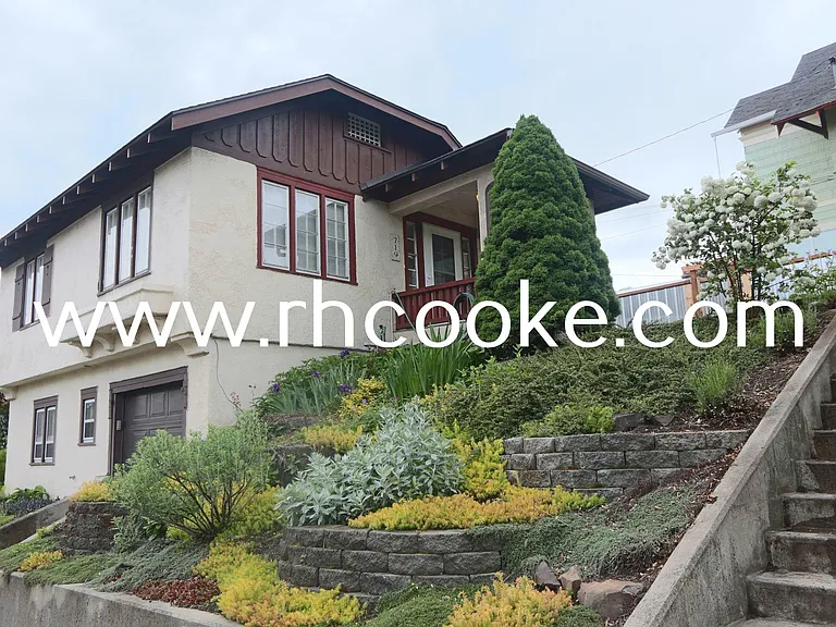 719 W Maxwell Ave — Photo 1