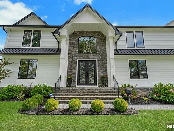 3rd image of 207 Wilsey Court