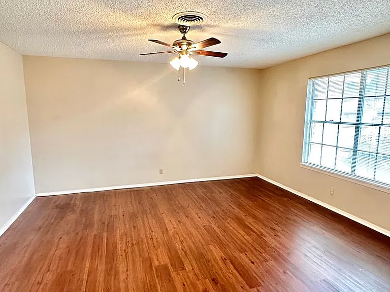 2913 Oak Forest Dr — Photo 8