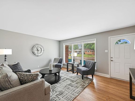 2nd image of 819 Walden Dr