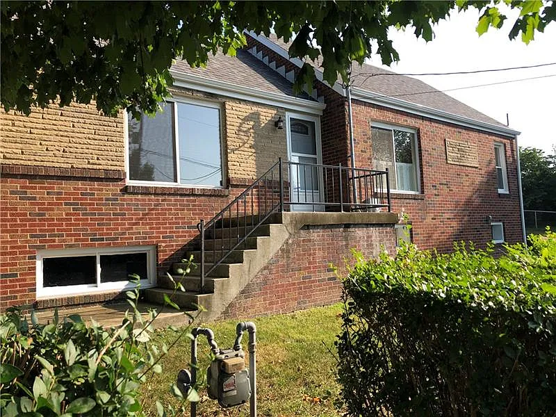 140 Marshall Ave photo 1