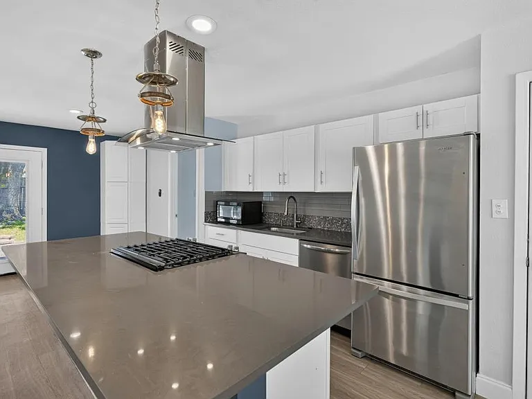 8602 Colonial Dr — Photo 9