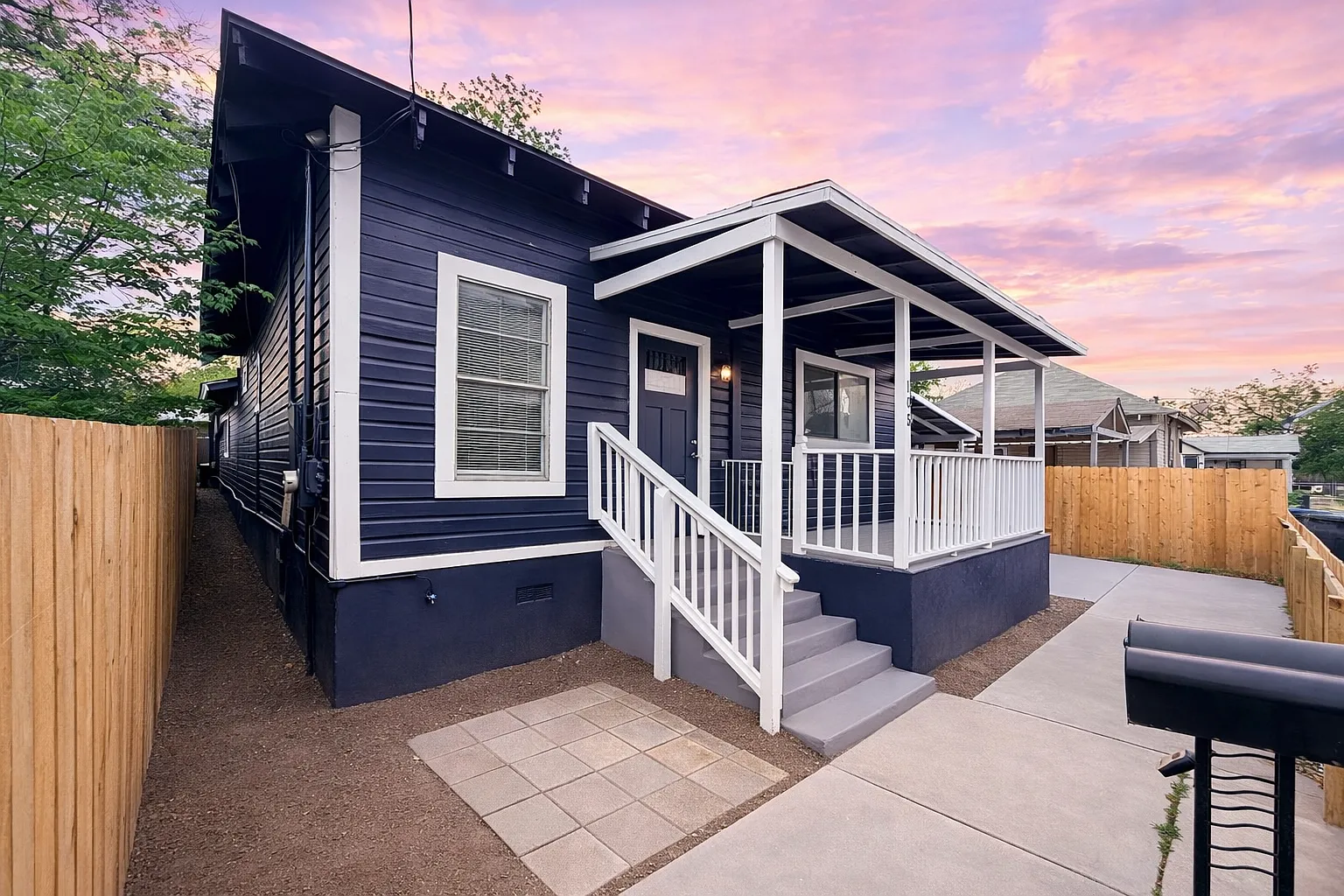 5 bed, 2200 sqft, $2,300 — Photo 3