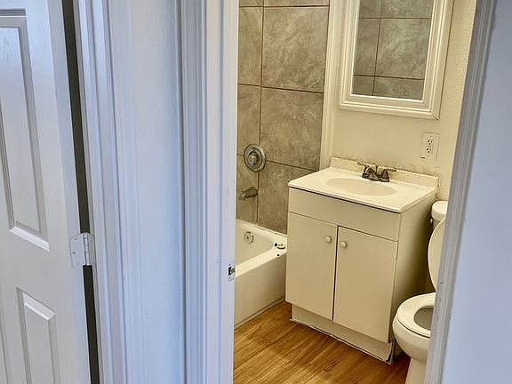 3rd image of 1416 F St APT 19