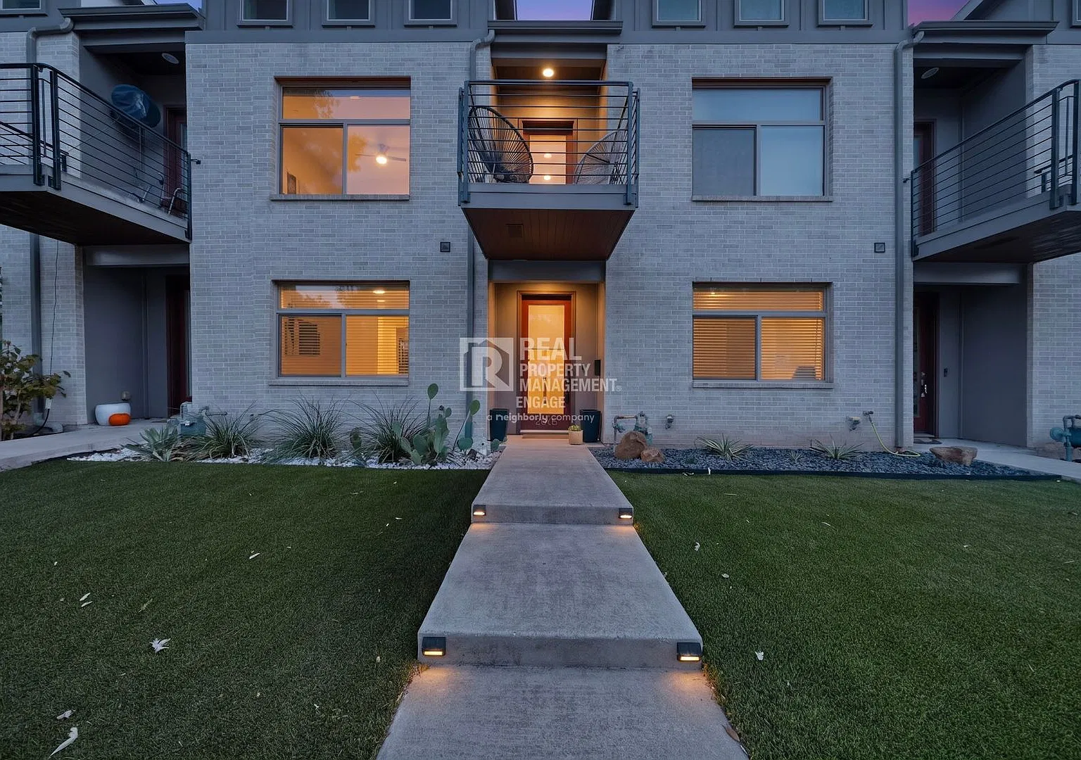 2 Bedroom Home in Dallas Available for Rent — Photo 2