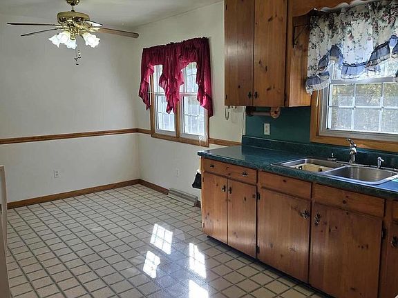 5th image of 915 Leon Rd