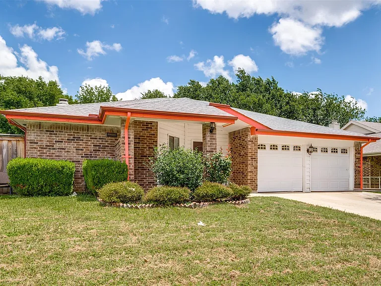 405 Myrtle Dr — Photo 2