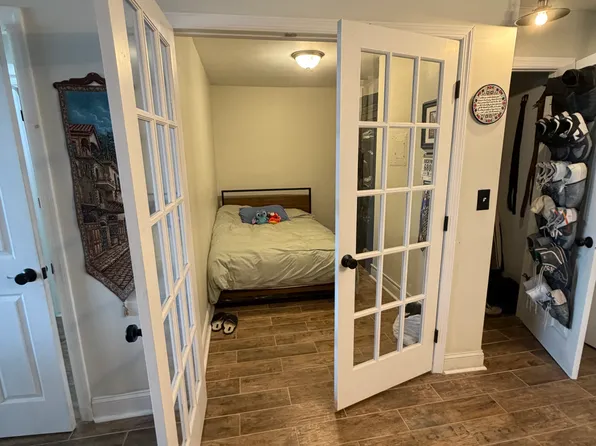 1203 River Road image 10 of 29