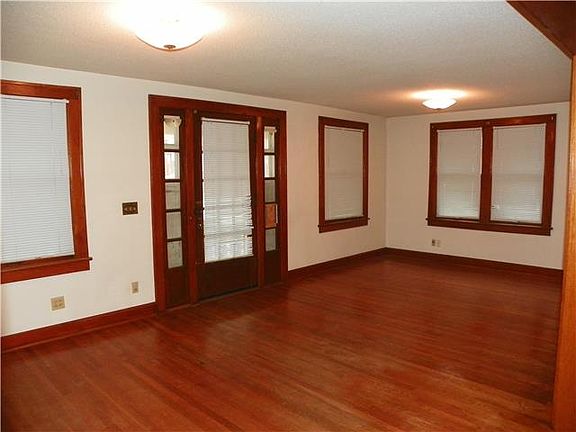 3rd image of 10803 Felton St