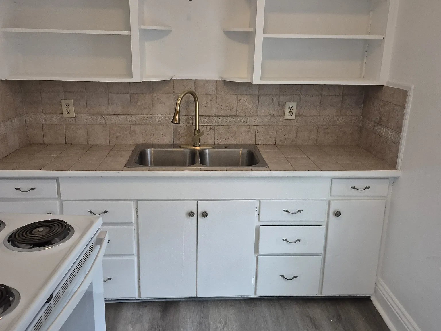 811 Washington St — Photo 2