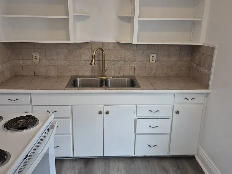 811 Washington St #B — Photo 2