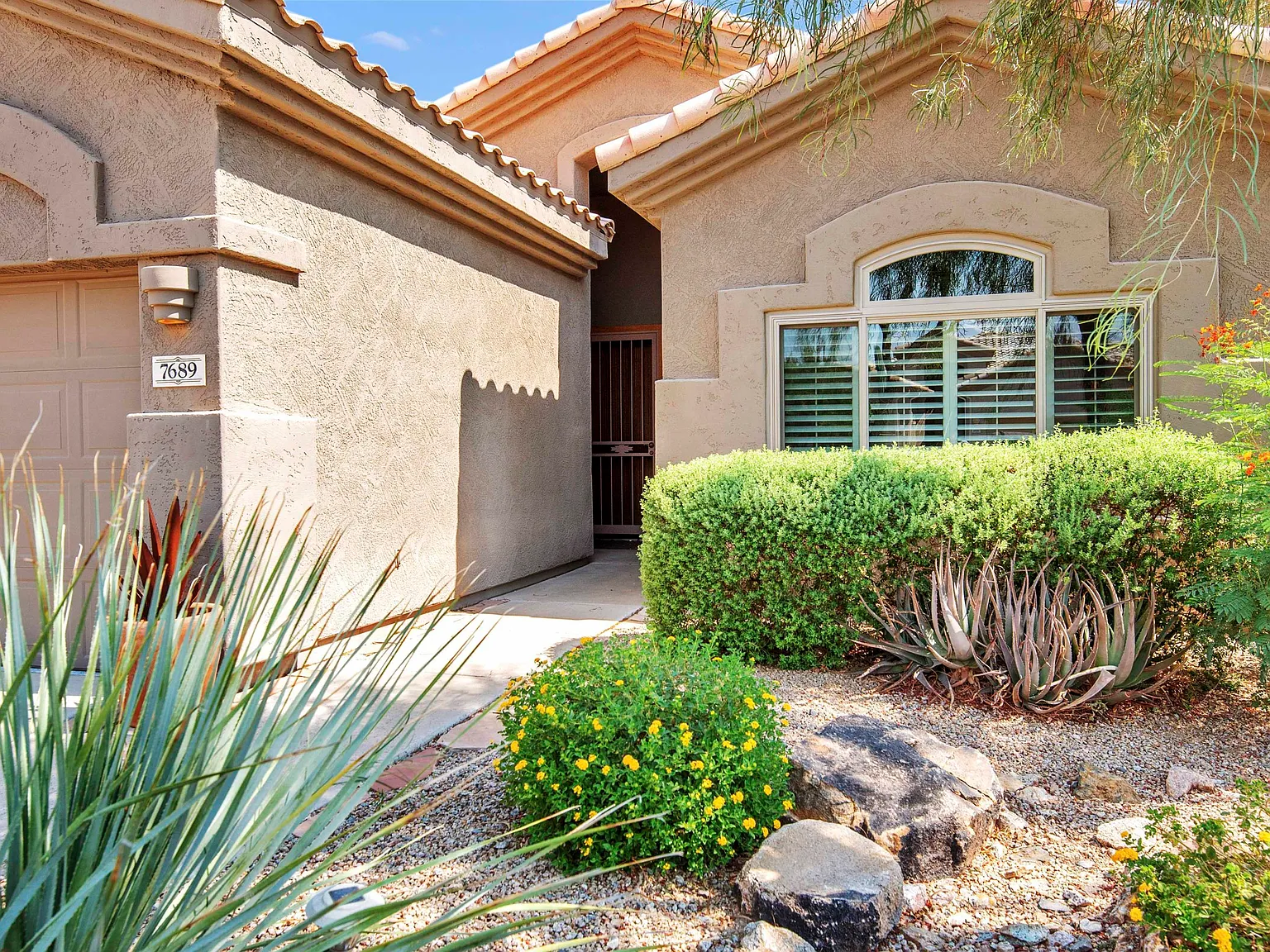 3 bed, 3.0 bath, 2319 sqft, $6,000 — Photo 4