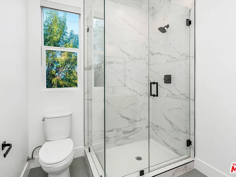 10805 Morrison St #1 — Photo 16