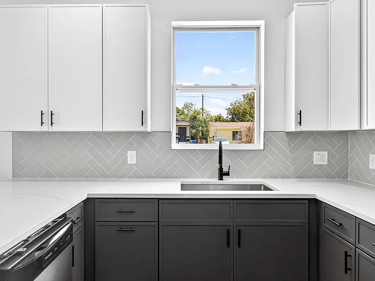 1139 29th St S — Photo 12