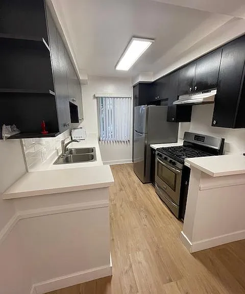 LARGE KITCHEN WITH PANTRY & LOTS OF CABINETS