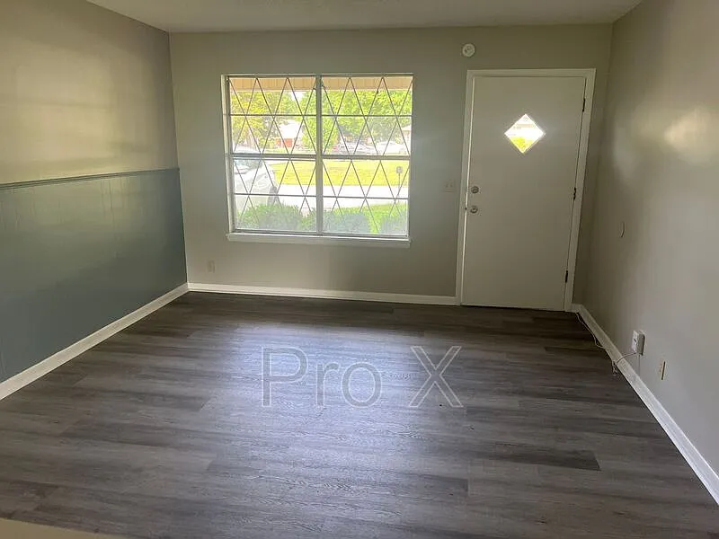 2 bed, 1.0 bath, 923 sqft, $1,195 — Photo 4