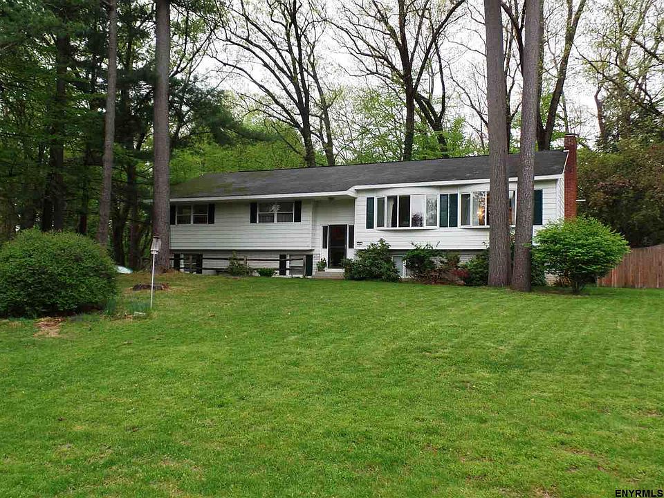 1st image of 28 Sweet Brier Dr