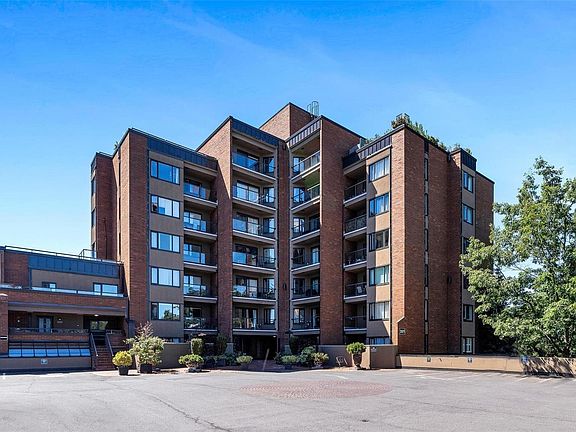 2nd image of 105 Gorge Rd E #304