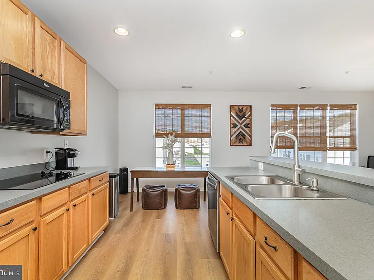 1650 Mohegan Dr #H — Photo 13