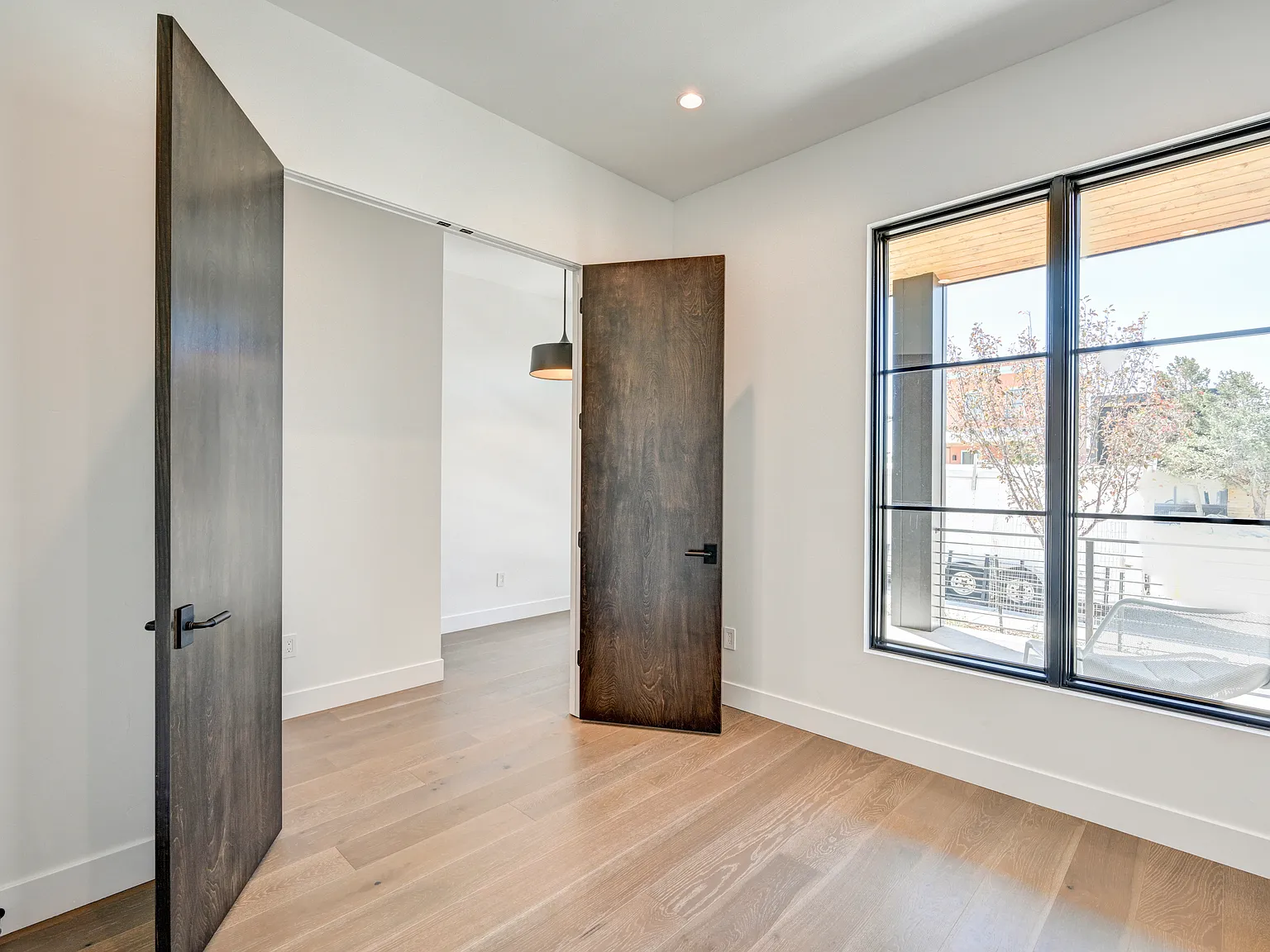 3 bed, 2.5 bath, 1977 sqft, $4,000 — Photo 4