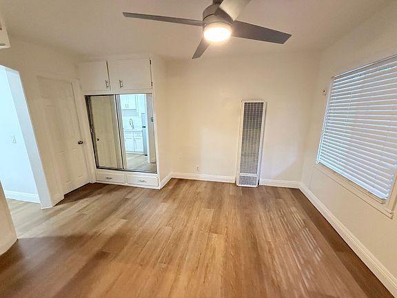 4th image of 11425 S Figueroa St APT 4