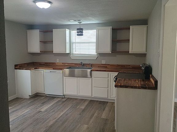 3rd image of 480 Railroad St
