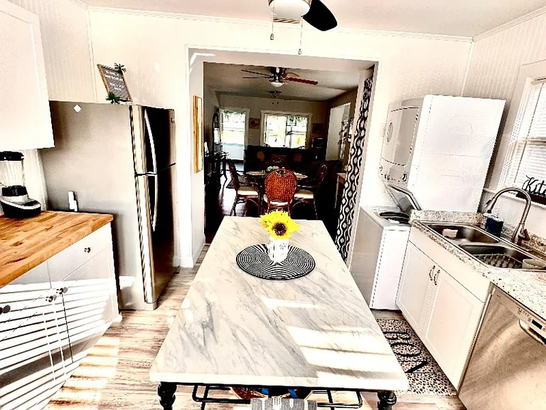 136 S Oleander Ave — Photo 11