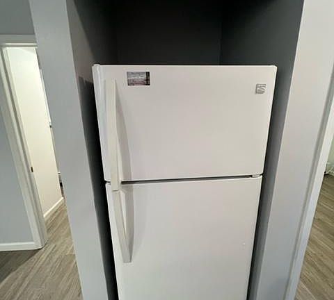 4th image of 320 E Beach 101st St #1