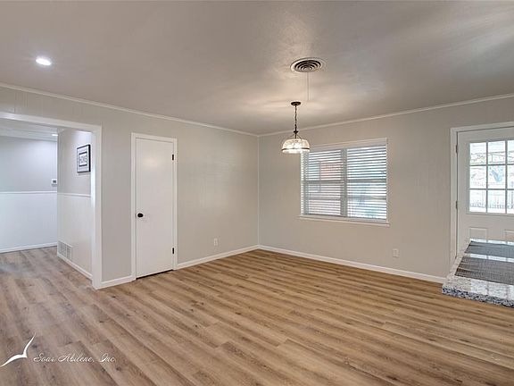 4th image of 2208 Glenwood Dr