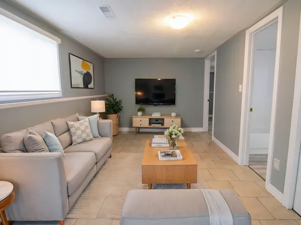 806 Wright St, Welland, ON L3B 2K9