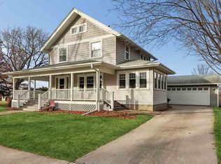 706 W Welsh St, Williamsburg, IA