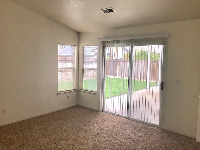 940 Laguna Ct — Photo 22