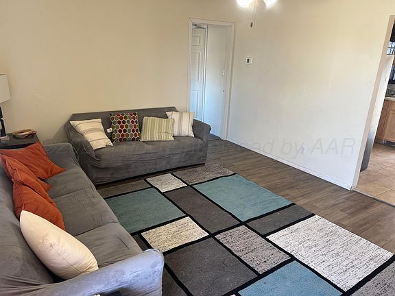 2nd image of 823 Latimer St