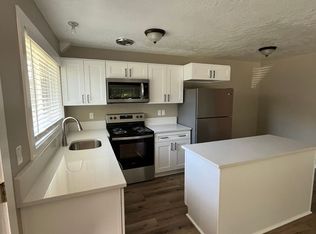 Corner 1 bed, new paint, new counters and flooring! All dogs welcome!, Portland, OR 97217