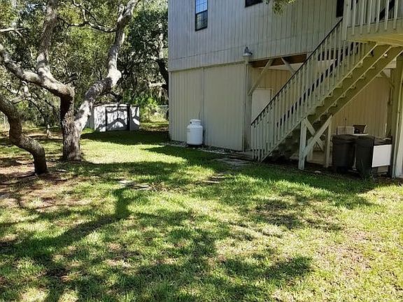 Side view showing stairs
