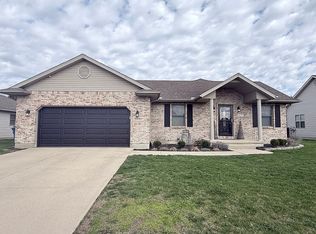 412 Clover Hill Dr, Tipp City, OH