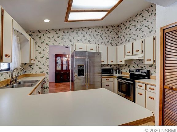 3rd image of 640 Cole Dr