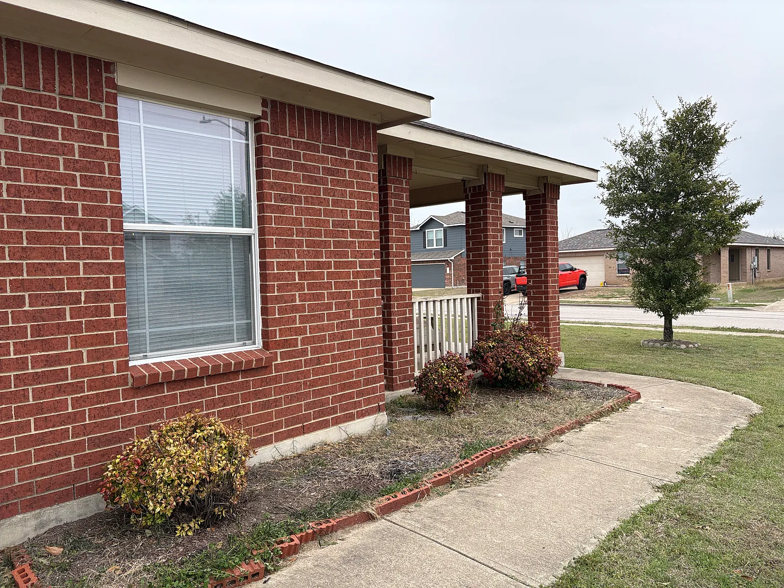 3 bed, 1607 sqft, $1,799 — Photo 3