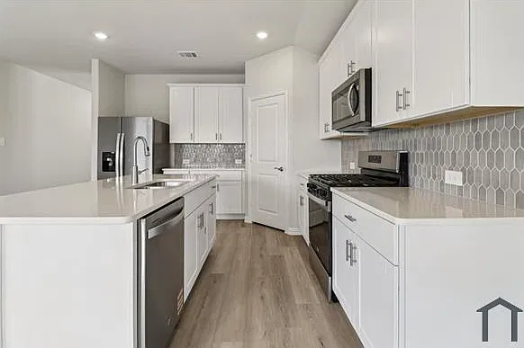 4 bed, 2350 sqft, $3,126 — Photo 1