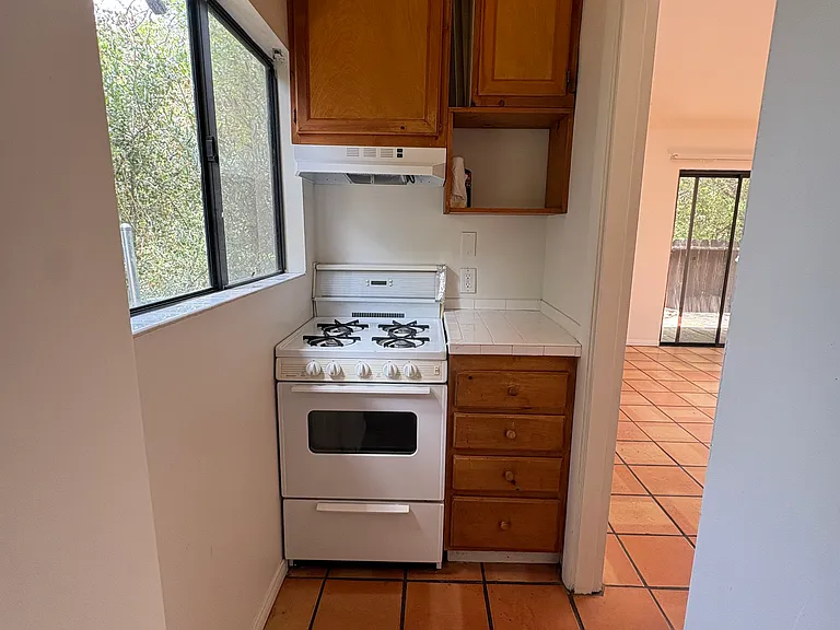 1115 N Signal St #B — Photo 6