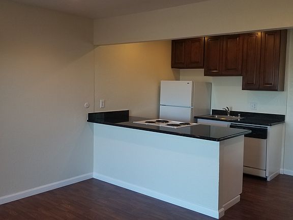 5th image of 1991 Ascot Dr APT 4