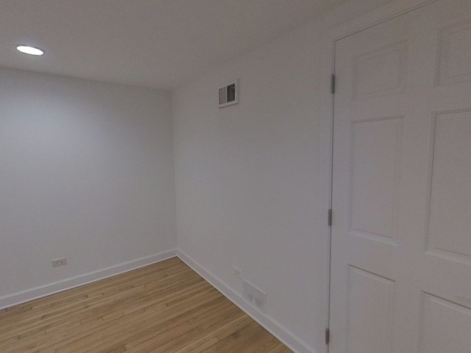 Building Photo 5