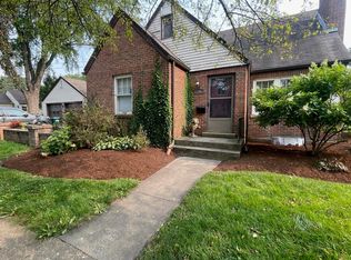 406 Elizabeth St, Batavia, IL 60510