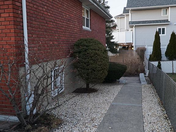 4th image of 13 Marion Pl #2