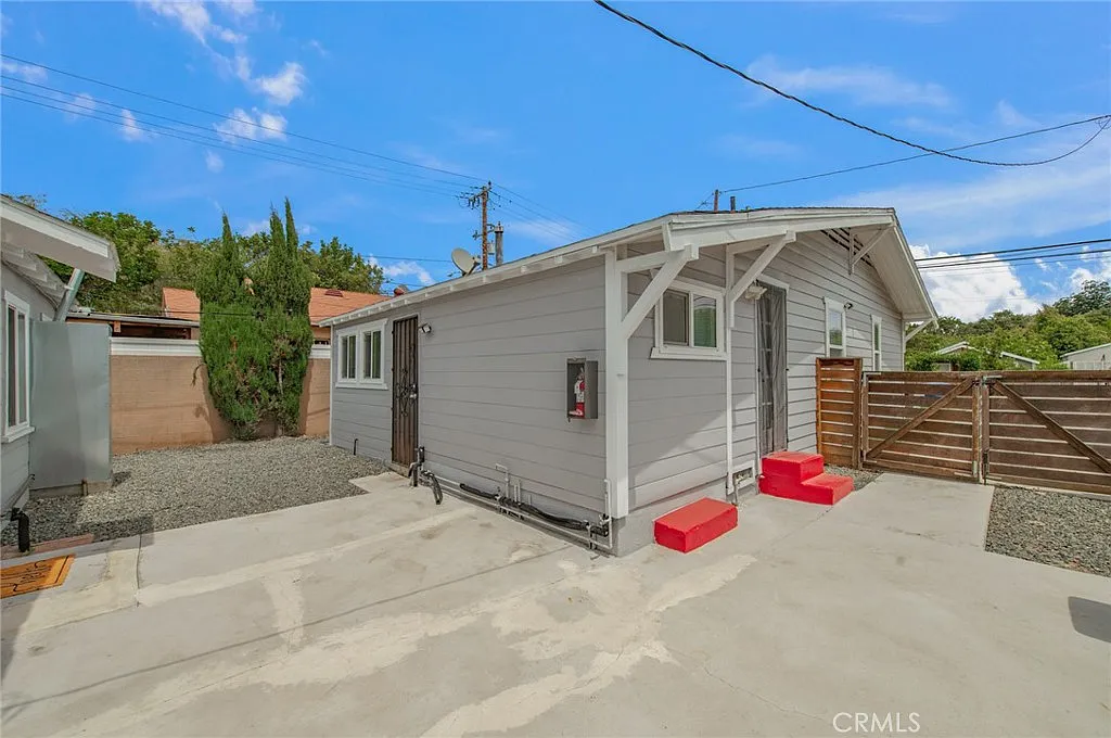 2 bed, 680 sqft, $2,700 — Photo 3