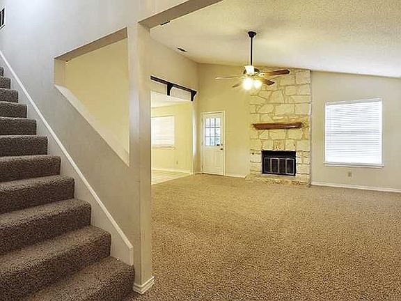 3rd image of 1105 York Castle Dr
