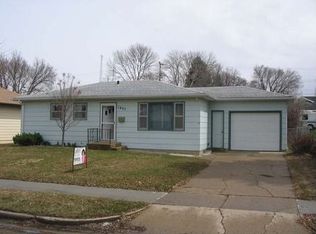 1807 N 8th St, Bismarck, ND 58501